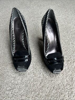 BAKERS HOUNDSTOOTH PLATFORM OPEN TOE HEELS